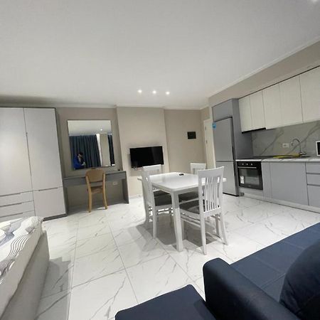 Modern Beachfront Apartments Sarandë 外观 照片